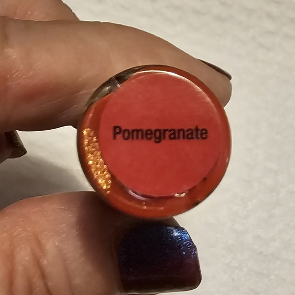 New Senegence Lipsense in Pomegranate - Picture 2 of 5